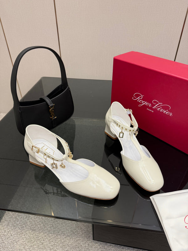 RV 26WF Sandales neuves à brides en T et strass 4.5 Blanc Cuir verni 629894