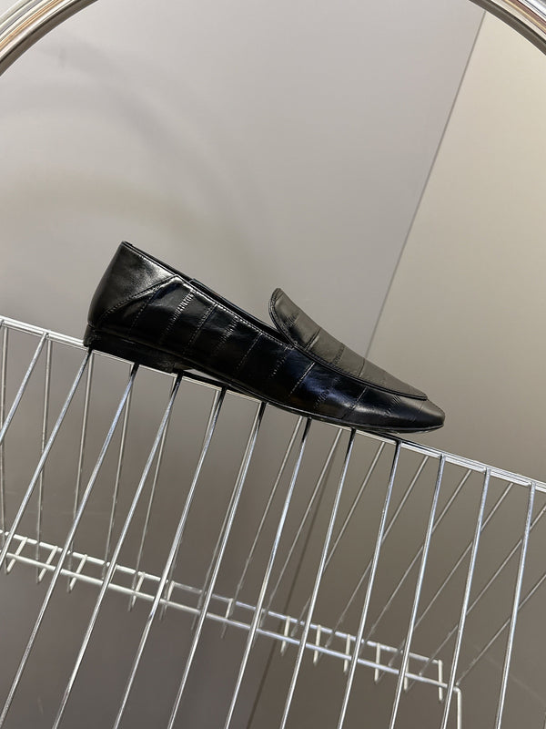 YSL 26s Loafer Black Embossed Leather 635587