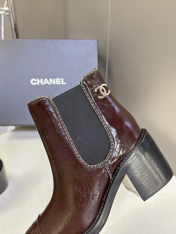 CC 26s Chain-Embellished Ankle Boots Brown Glossy Lambskin 948055