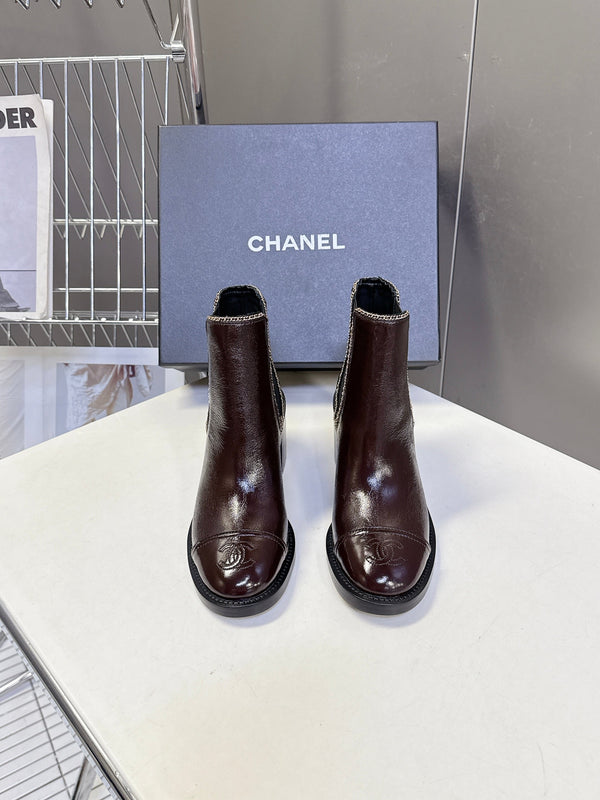 CC 26s Chain-Embellished Ankle Boots Brown Glossy Lambskin 948055