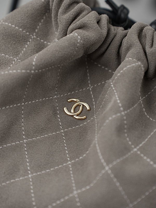 Chanel 2026 Lucky Bag 22cm Suède taupe