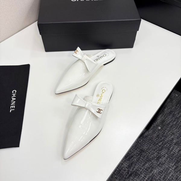CC 25 Point-Toe Flat Mule White Patent Calfskin 352473