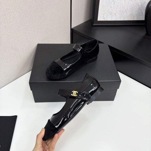 CC 25 Mary Janes In Black Patent Sheepskin And Velvet 352465