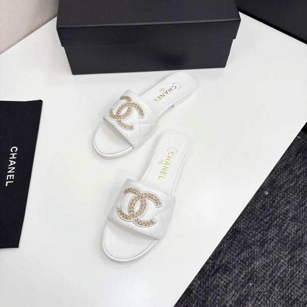 CC 25 Doubble Chain Embroidered Slippers White Quilted Sheepskin 352489