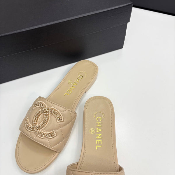 CC 25 Doubble Chain Embroidered Slippers Beige Quilted Sheepskin 352491