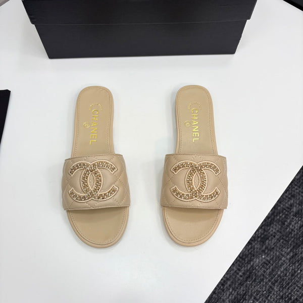 CC 25 Doubble Chain Embroidered Slippers Beige Quilted Sheepskin 352491