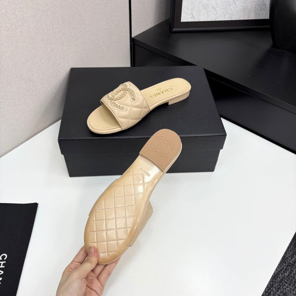 CC 25 Doubble Chain Embroidered Slippers Beige Quilted Sheepskin 352491