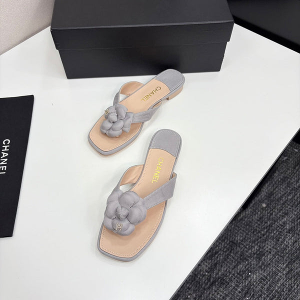 CC 25 Camellia Thong Sandals Grey Beige Sheepskin And Fabric 368837