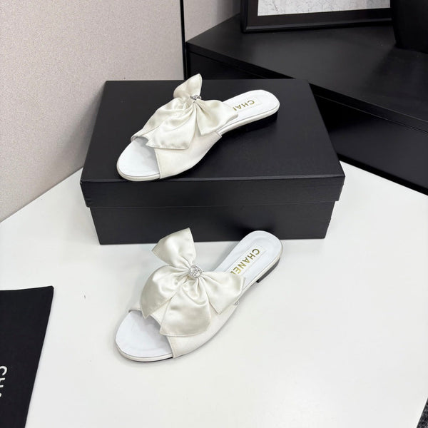 CC 25 Big Bow Mule White Satin And Sheepskin 368865