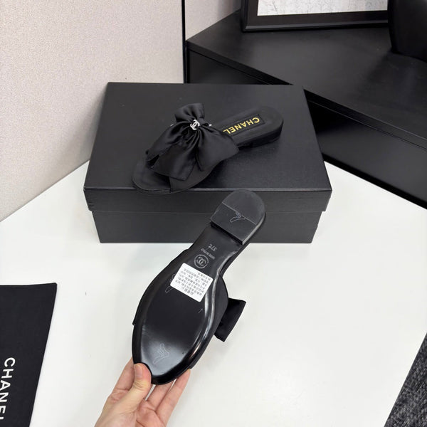 CC 25 Big Bow Mule Black Satin And Sheepskin 368866