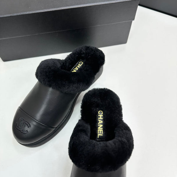 CC furry mule black cowhide and wool 532573