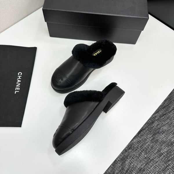 CC furry mule black cowhide and wool 532573