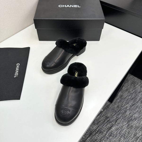 CC furry mule black cowhide and wool 532573