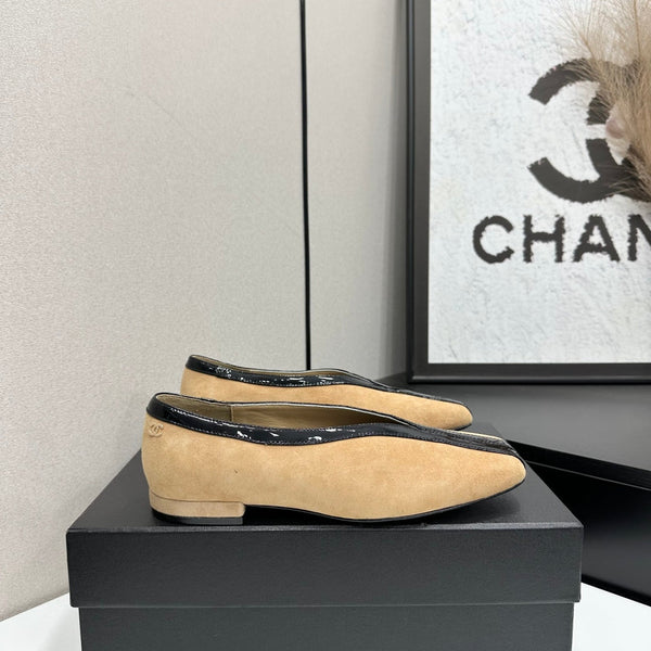 CC 26s Ballet Flats Beige Suede 743134