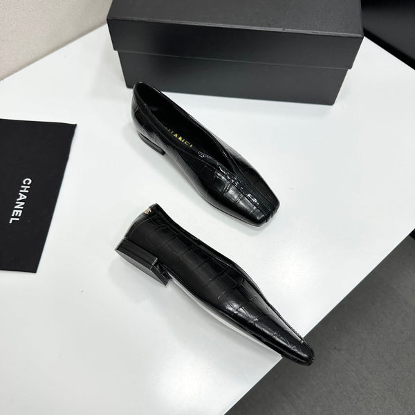CC 26s Ballet Flats Black Glossy Crocodile Embossed Calfskin 743139
