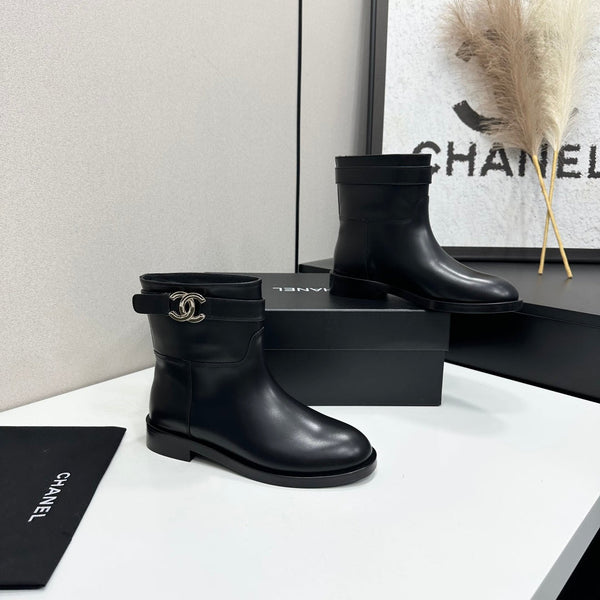 CC FW 2026 Ankle Flat Boot Black Cowhide 925674