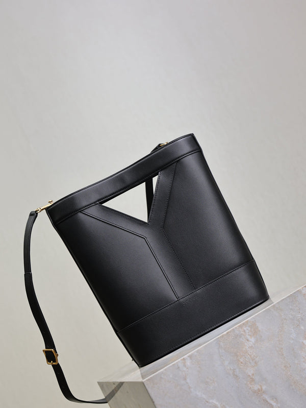 Y Small Bucket 23cm Black Leather
