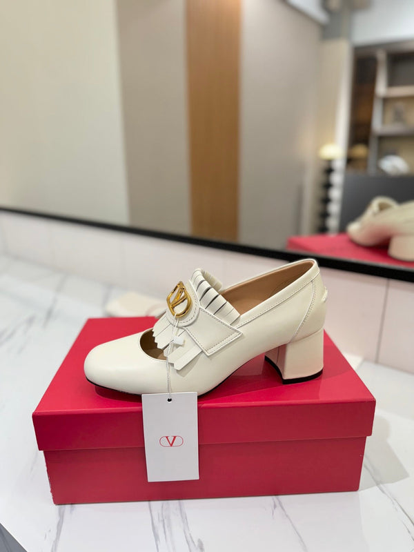 VT 2025 Signature Heeled Loafer Ivory Calf Leather 295068