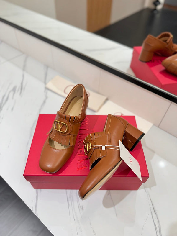Mocassino con tacco VT 2025 Signature in pelle di vitello marrone 295069