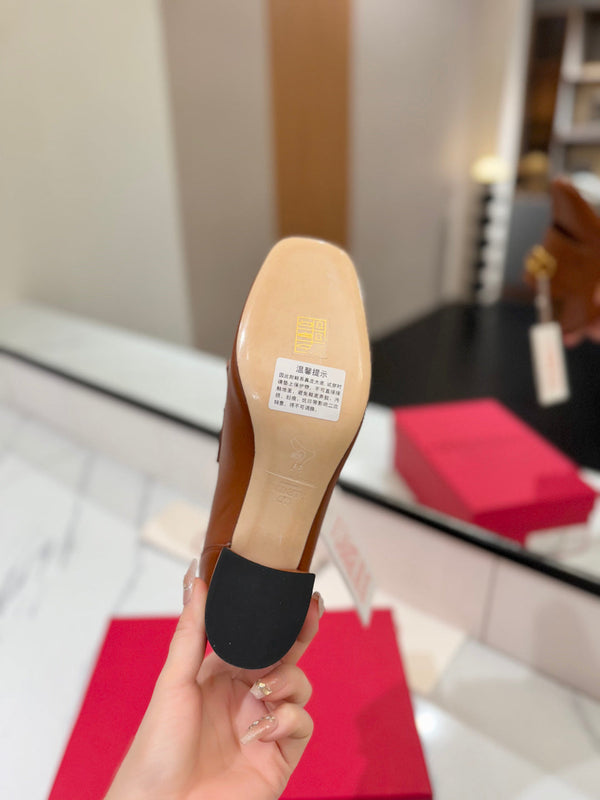 Mocassino con tacco VT 2025 Signature in pelle di vitello marrone 295069