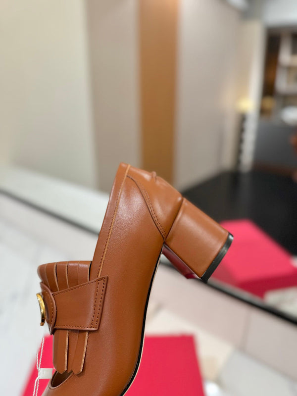 Mocassino con tacco VT 2025 Signature in pelle di vitello marrone 295069