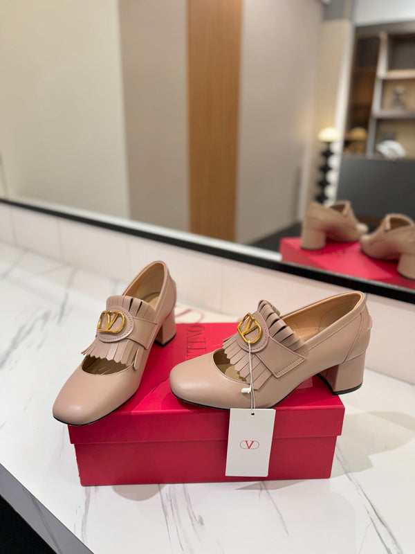 VT 2025 Signature Heeled Loafer Pure Beige Calf Leather 295070