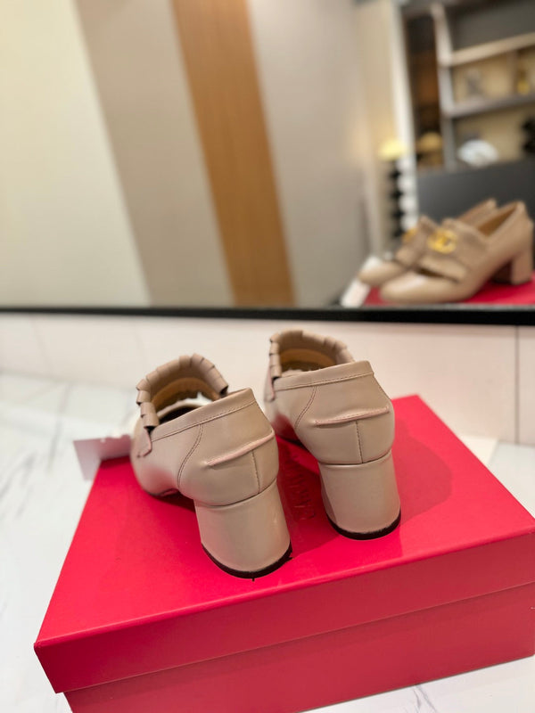 VT 2025 Signature Heeled Loafer Pure Beige Calf Leather 295070