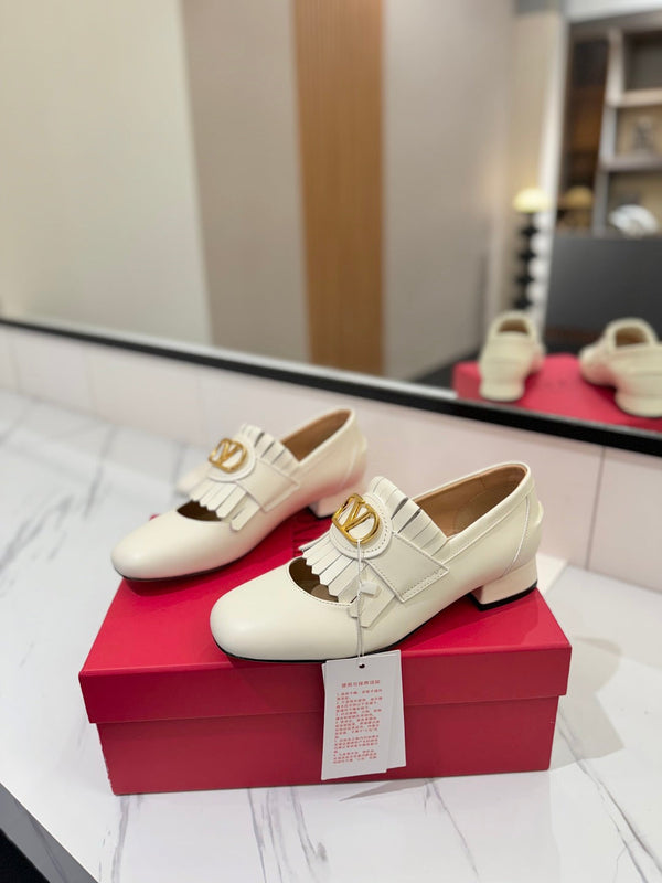 VT 2025 Signature Loafer Ivory Calf Leather 295071