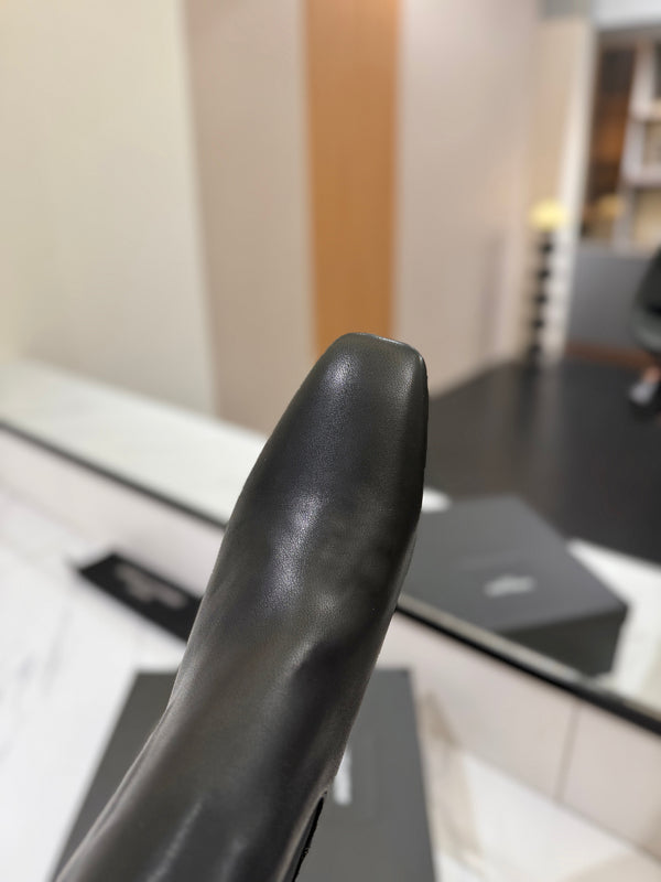 YSL 25 Chelsea Mid-heeled Boot Black Calfskin 520778