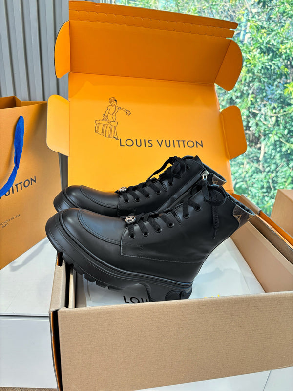 Lv Laureate Desert Boots Black Cowhide 548797