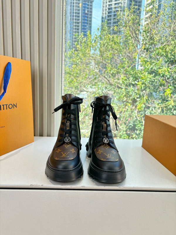 Lv Laureate Desert Boots Black Cowhide Brown Monogram Canvas 548798