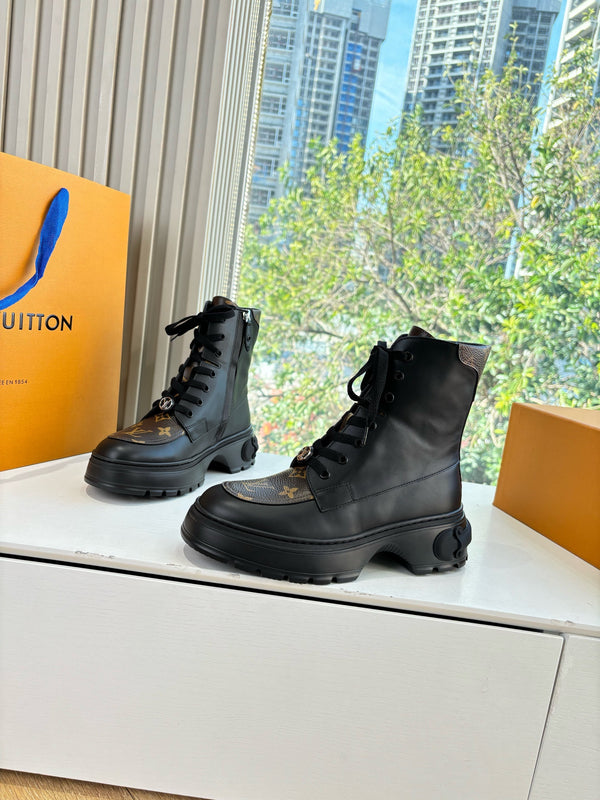 Lv Laureate Desert Boots Black Cowhide Brown Monogram Canvas 548798