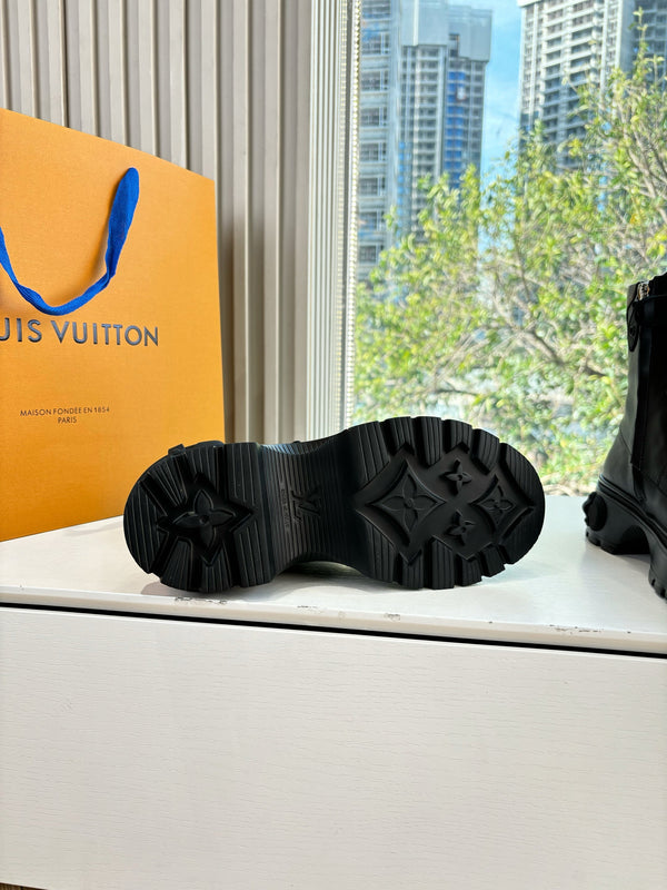 Lv Laureate Desert Boots Black Cowhide Brown Monogram Canvas 548798