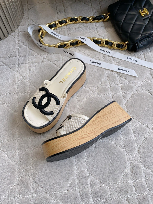 CC Logo Platform Sandals White Lambskin 723737