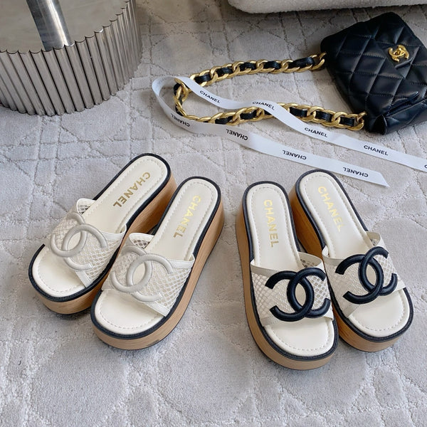 CC Logo Platform Sandals White Lambskin 723737