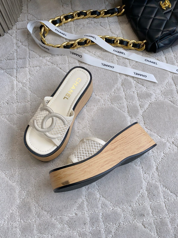 CC Logo Platform Sandals White Lambskin 723737