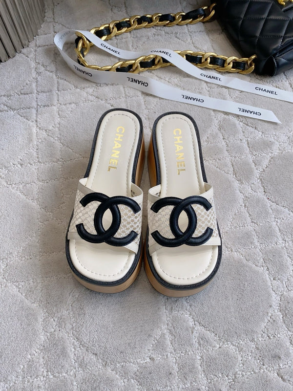 CC Logo Platform Sandals White Lambskin 723737