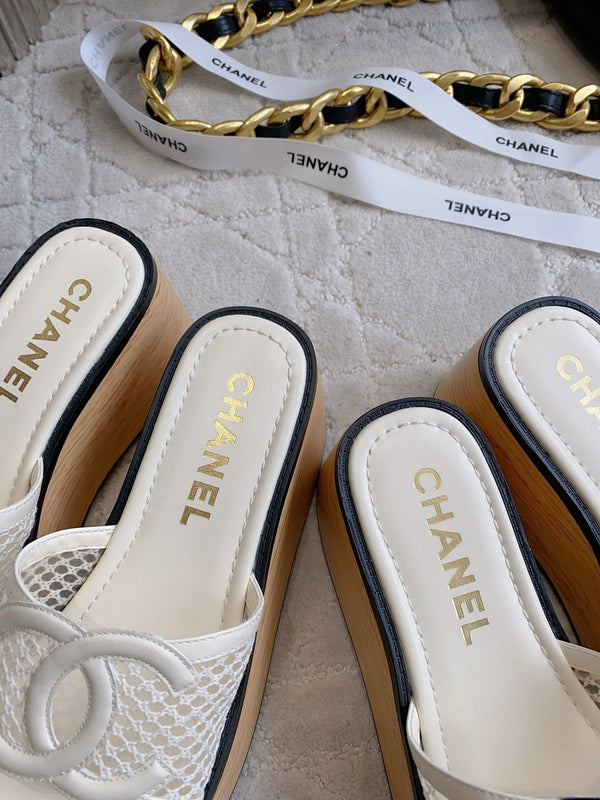 CC Logo Platform Sandals White Lambskin 723737