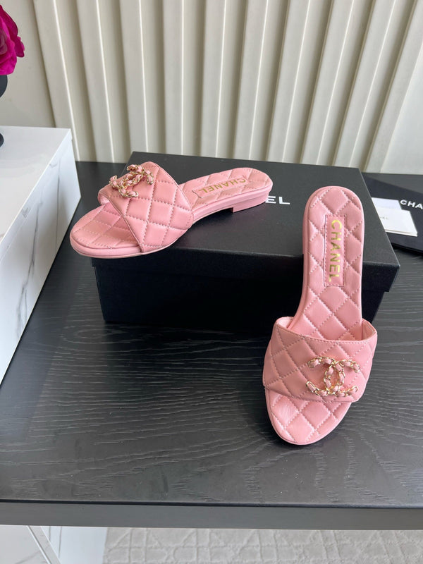 CC 26s Flat Sandals Light Pink Quited Leather 906218