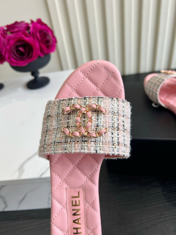 CC 26s Flat Sandals Light Pink Quited Leather 906223