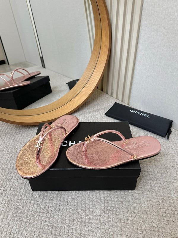 CC 2026 Thong Sandal Pink Metalic Calfskin 826475