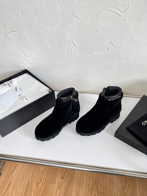 CC Interlocking CC Logo Boots Shearling Black Leather 543111