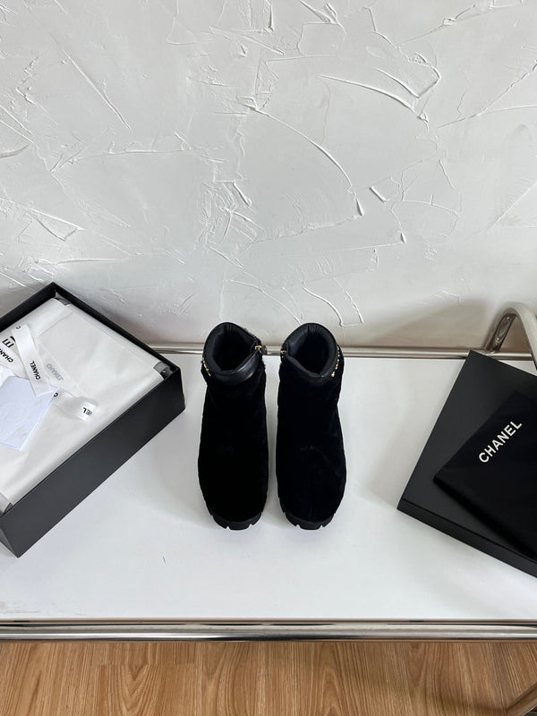 CC Interlocking CC Logo Boots Shearling Black Leather 543111