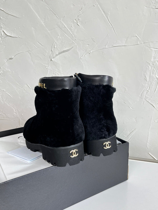 CC Interlocking CC Logo Boots Shearling Black Leather 543111