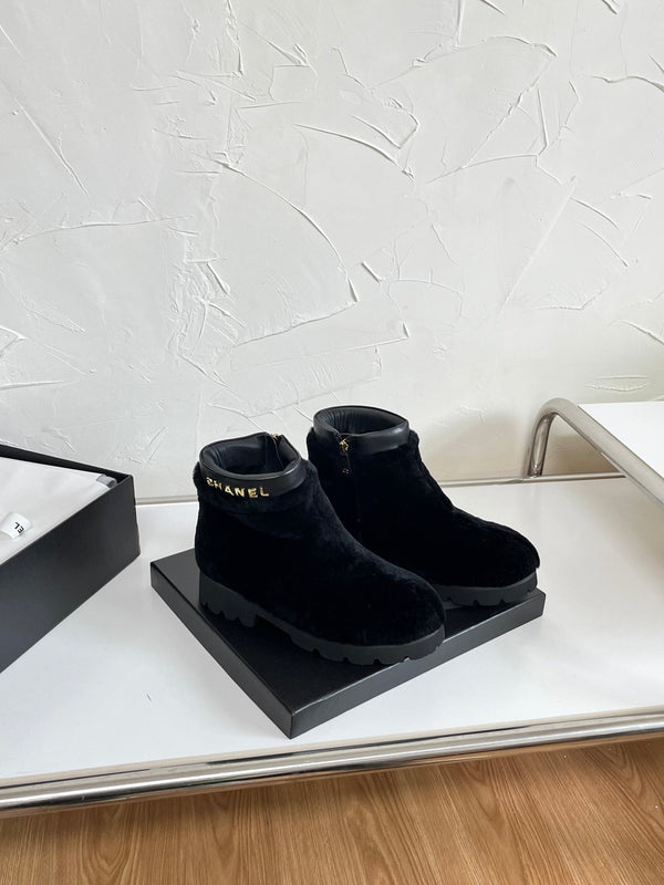 CC Interlocking CC Logo Boots Shearling Black Leather 543111