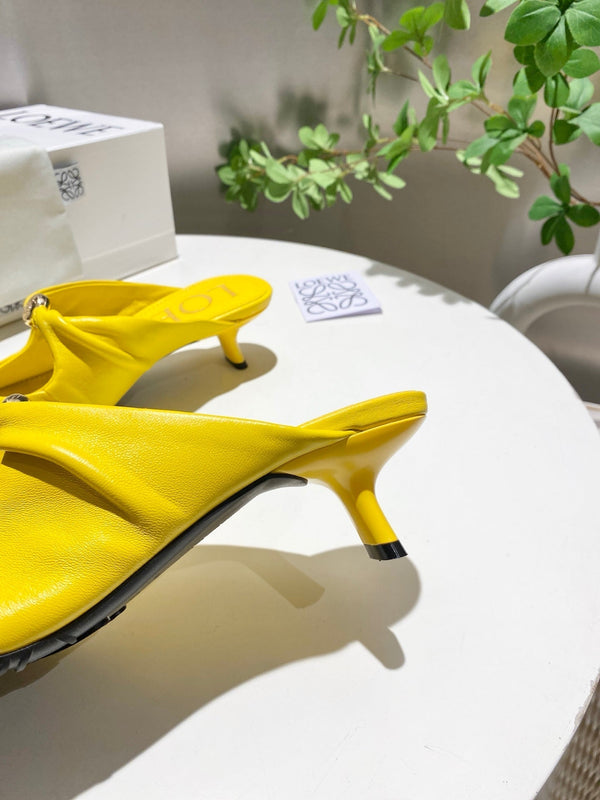 Loewe 25 Pebble Mule in pelle di agnello gialla