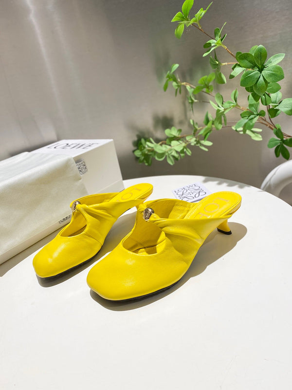 Loewe 25 Pebble Mule in pelle di agnello gialla