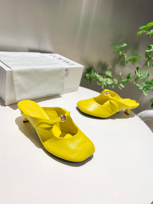 Loewe 25 Pebble Mule in pelle di agnello gialla