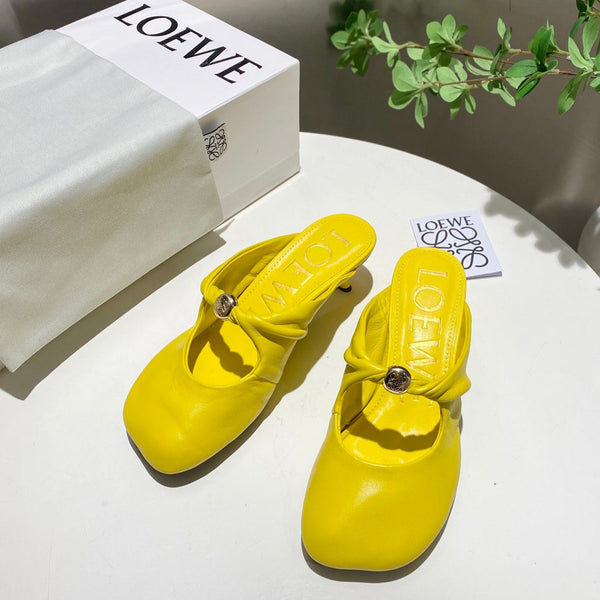 Loewe 25 Pebble Mule in pelle di agnello gialla