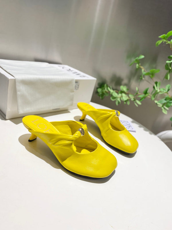 Loewe 25 Pebble Mule in pelle di agnello gialla